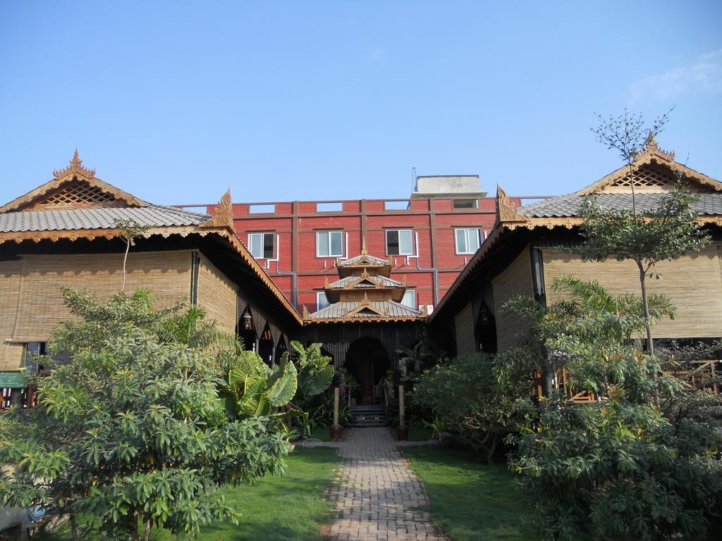 A Little Bit Of Mandalay Tavern Экстерьер фото