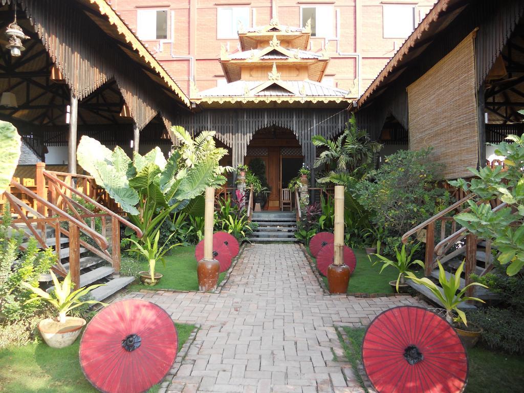 A Little Bit Of Mandalay Tavern Экстерьер фото