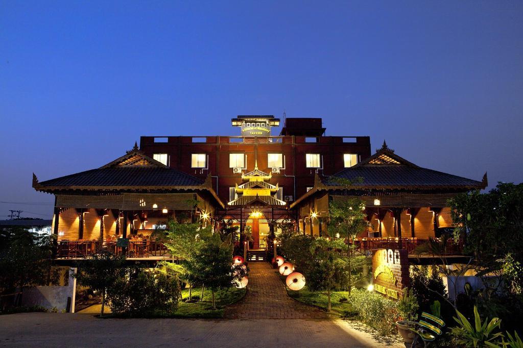 A Little Bit Of Mandalay Tavern Экстерьер фото