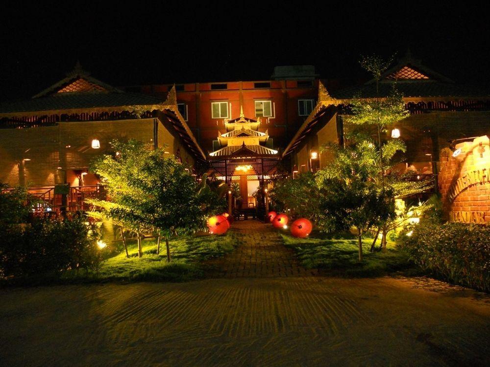 A Little Bit Of Mandalay Tavern Экстерьер фото