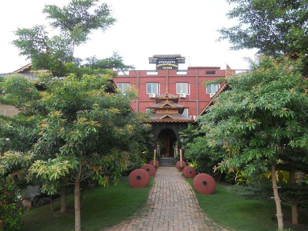 A Little Bit Of Mandalay Tavern Экстерьер фото