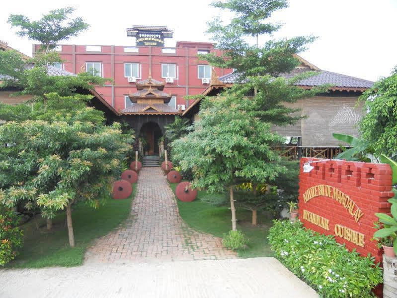 A Little Bit Of Mandalay Tavern Экстерьер фото
