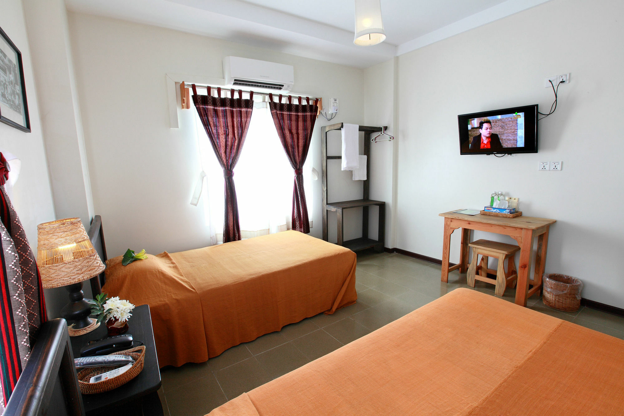 Bed and Breakfast A Little Bit Of Mandalay Tavern Экстерьер фото